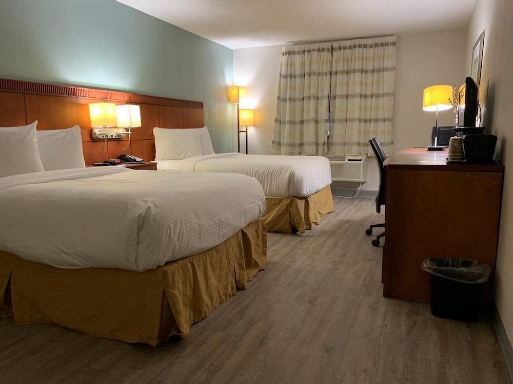 ECONO LODGE AND SUITES(Orange - TX) 24/53