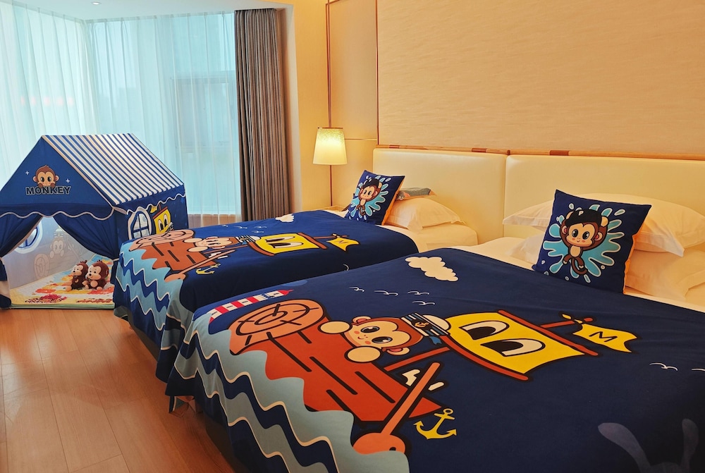 FAMILY, MULTIPLE BEDS