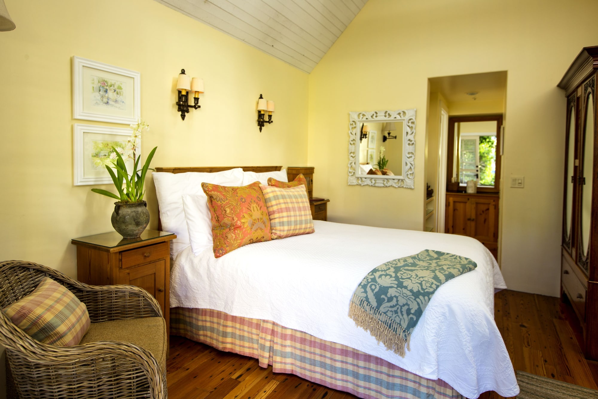 GARDEN, LUXURY, BUNGALOW, QUEEN BED, PATIO, GARDEN AREA