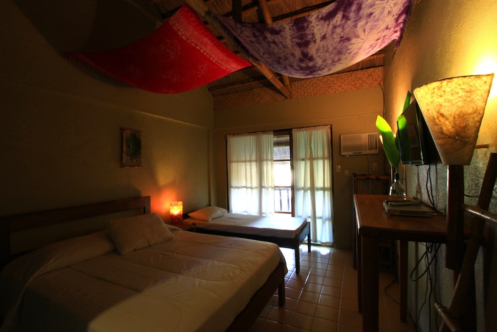 Hannah Hotel 47/54