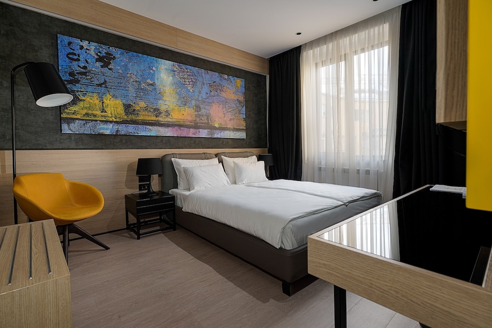 Maccani Luxury Suites 18/85