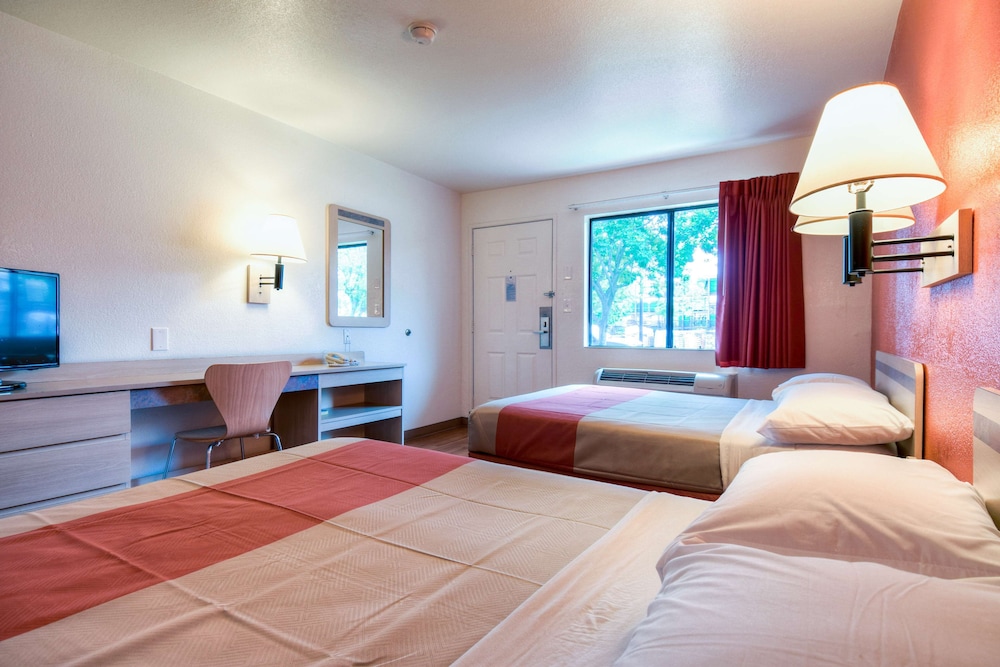 Motel6 Escondido Ca 26/54