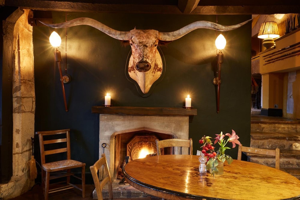 The Bull Hotel 2/47