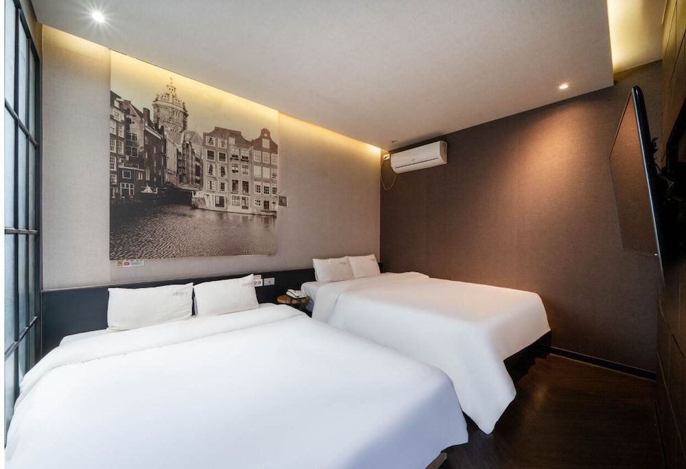 2 Heaven Hotel 34/69