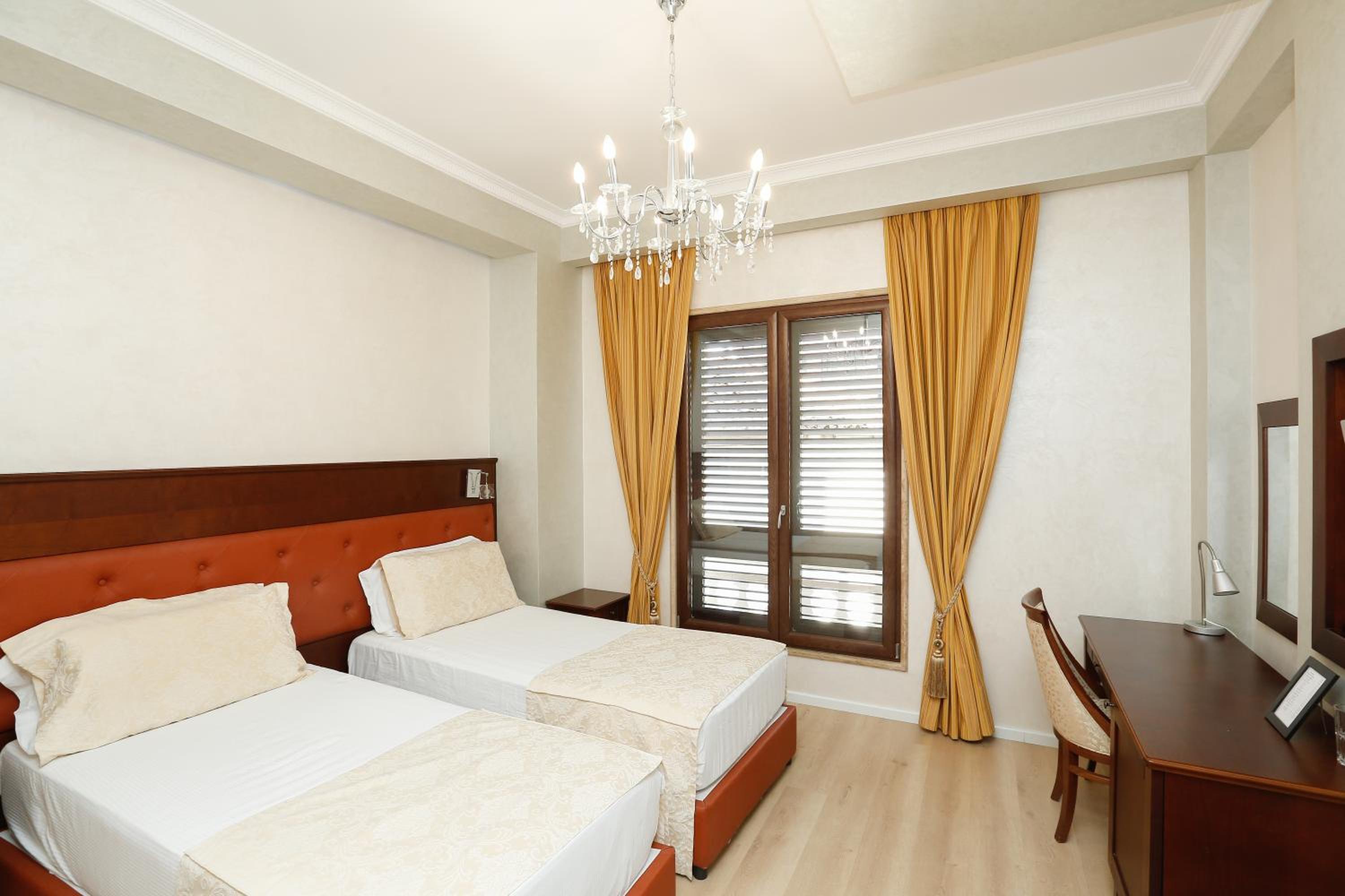 Standard, Twin Beds