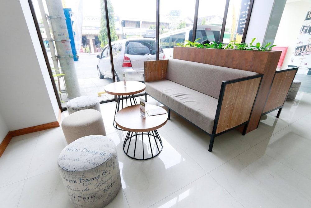 Yellow Star Hotel Gejayan 40/51