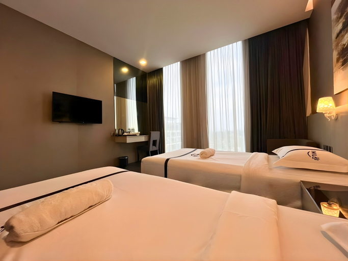 غرفة بسريرين منفصلين، Kingston Hotel 26 at One City Subang, Selangor 2/2