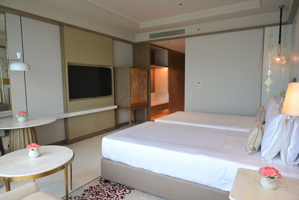 Luxury, Twin Beds, Taj Agra 2/3