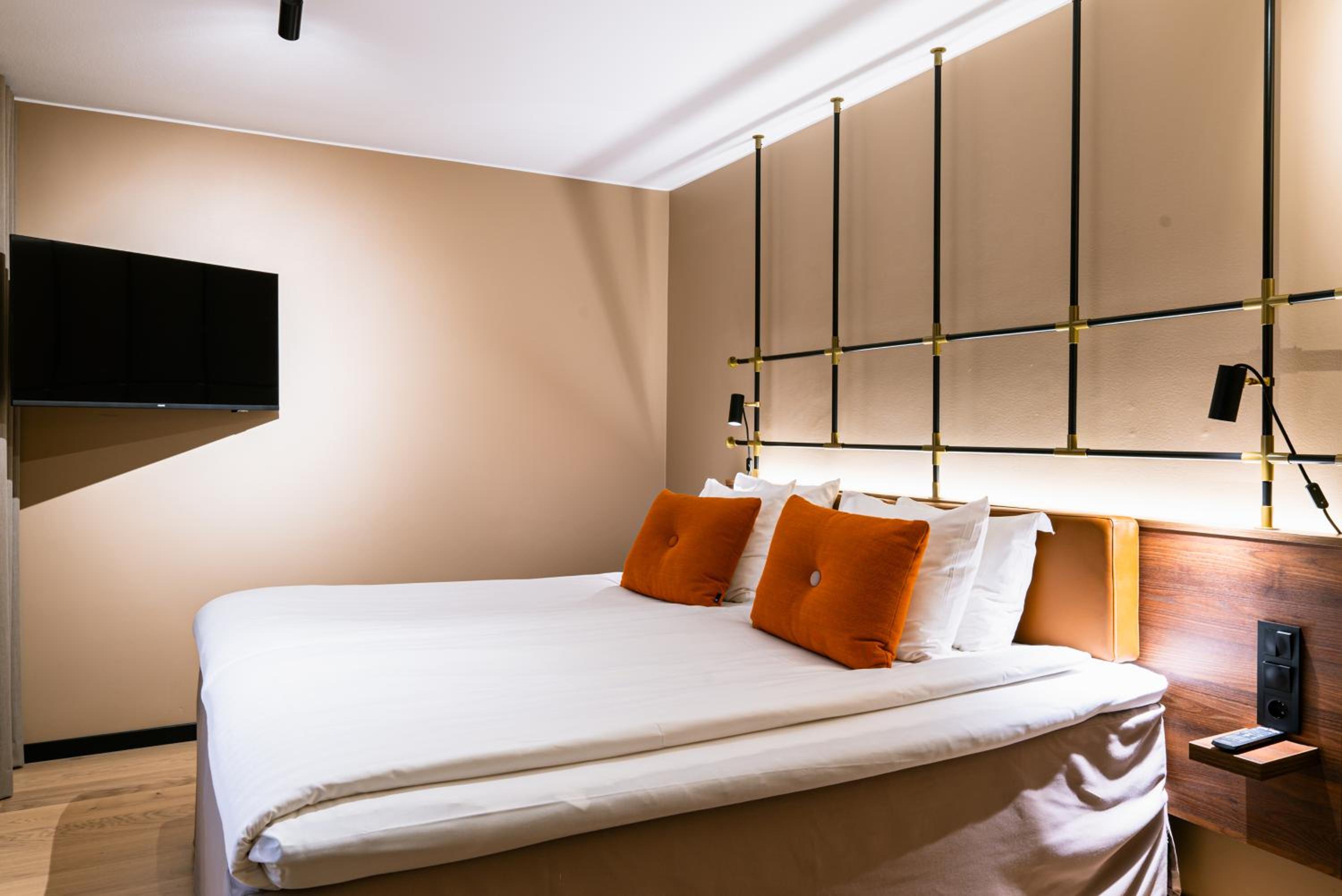 Deluxe, King Bed
