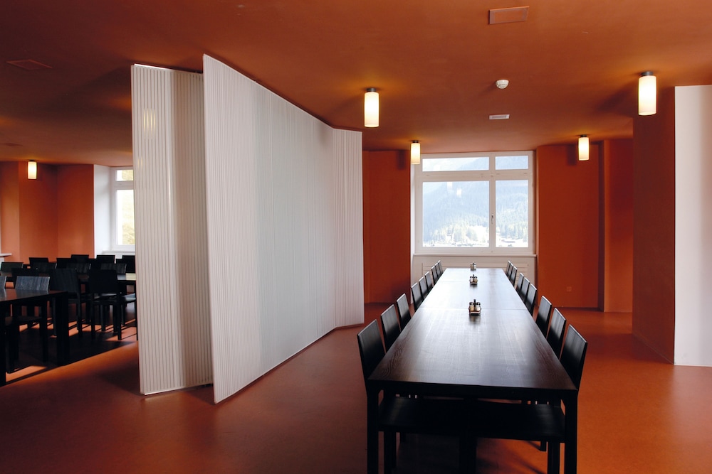 Davos Youthpalace 53/62