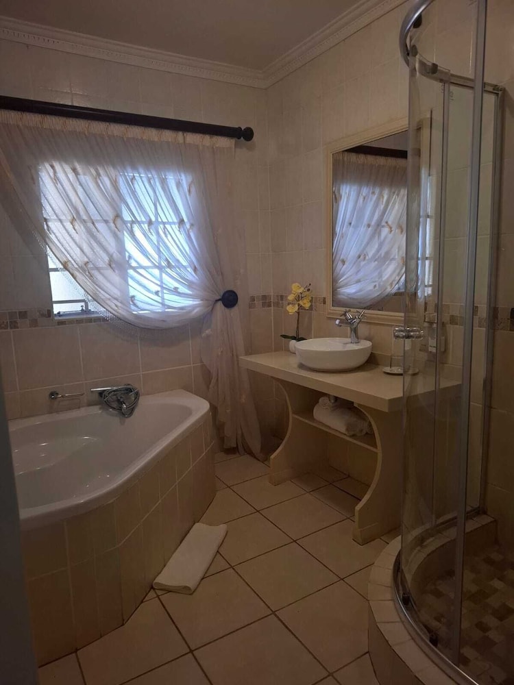 La Barune Guest House 44/45