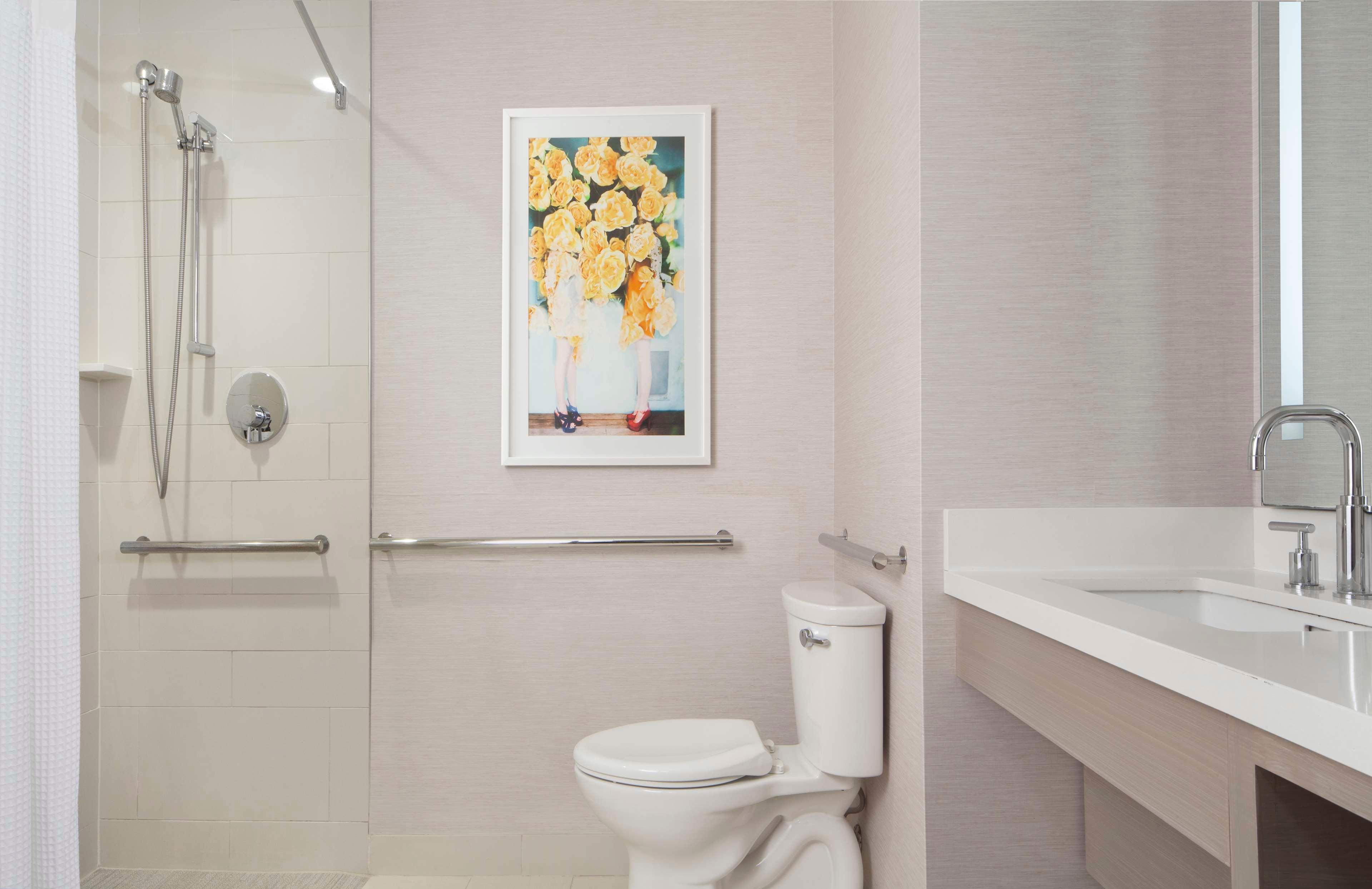 غرفة تنفيذية بسرير كينج بإطلالة على المدينة، Hilton West Palm Beach 3/4
