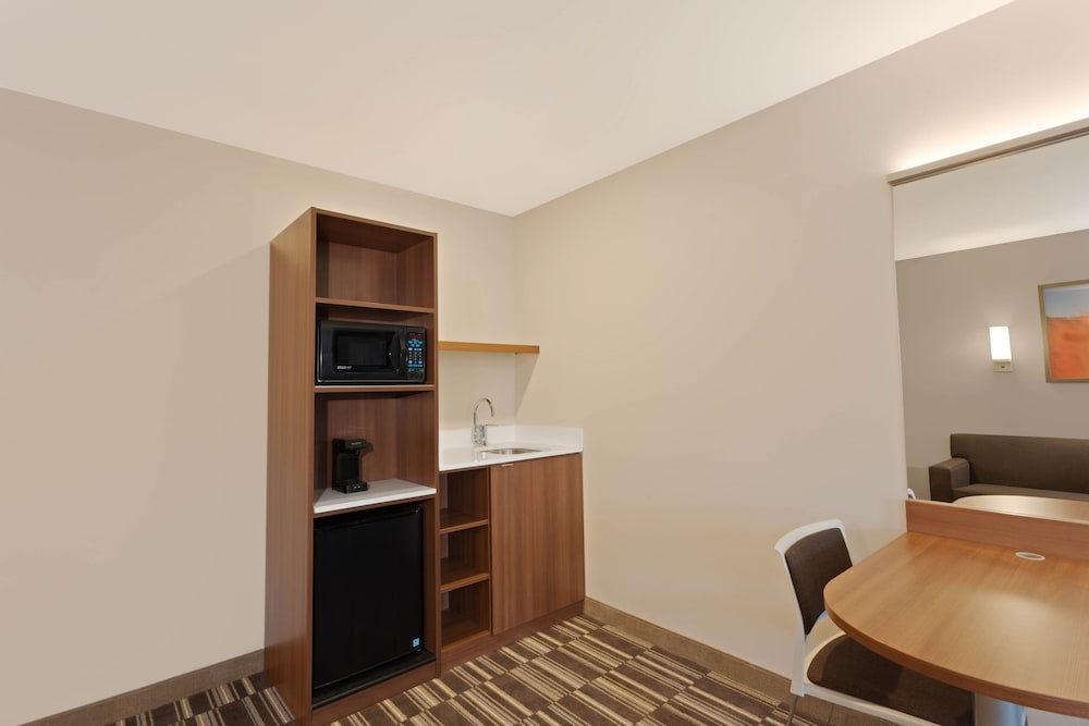 Microtel Inn & Suites By Wyndham Windham 12/41