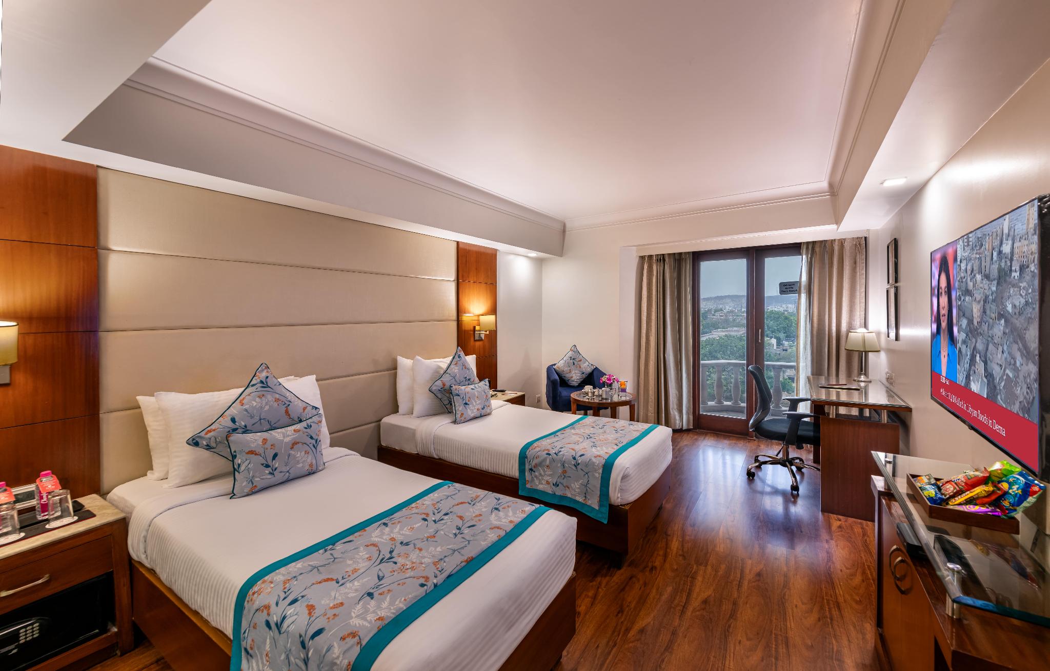 ROOM, TWIN BEDS