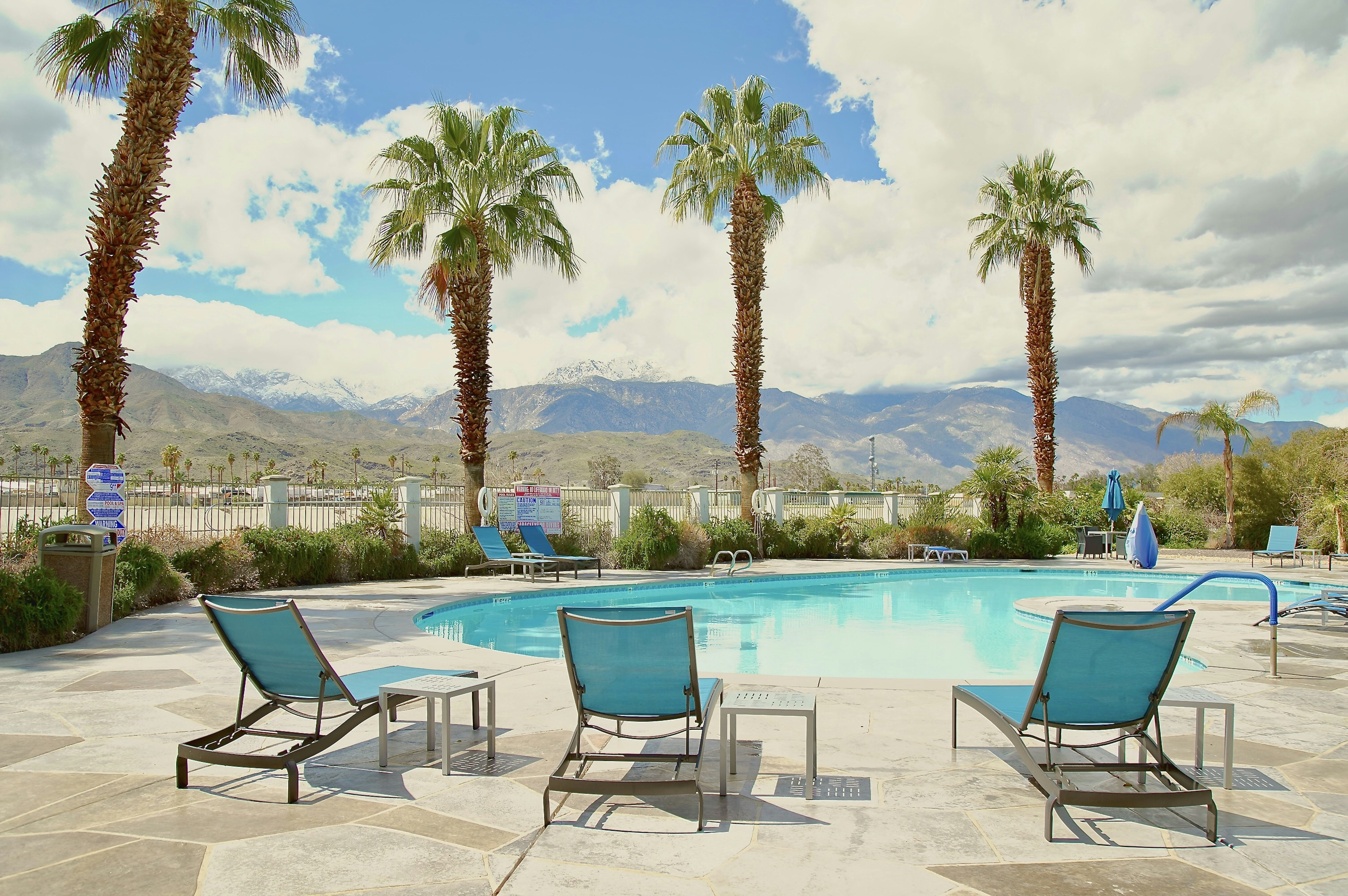 Hampton Inn & Suites Cathedral City 6/7