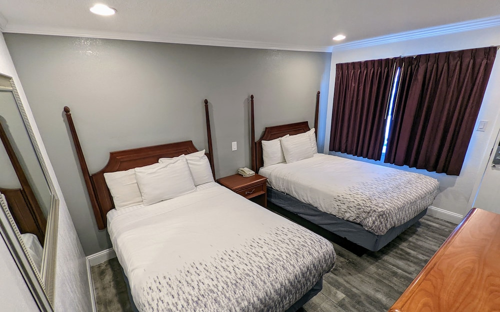 Deluxe Inn 13/50