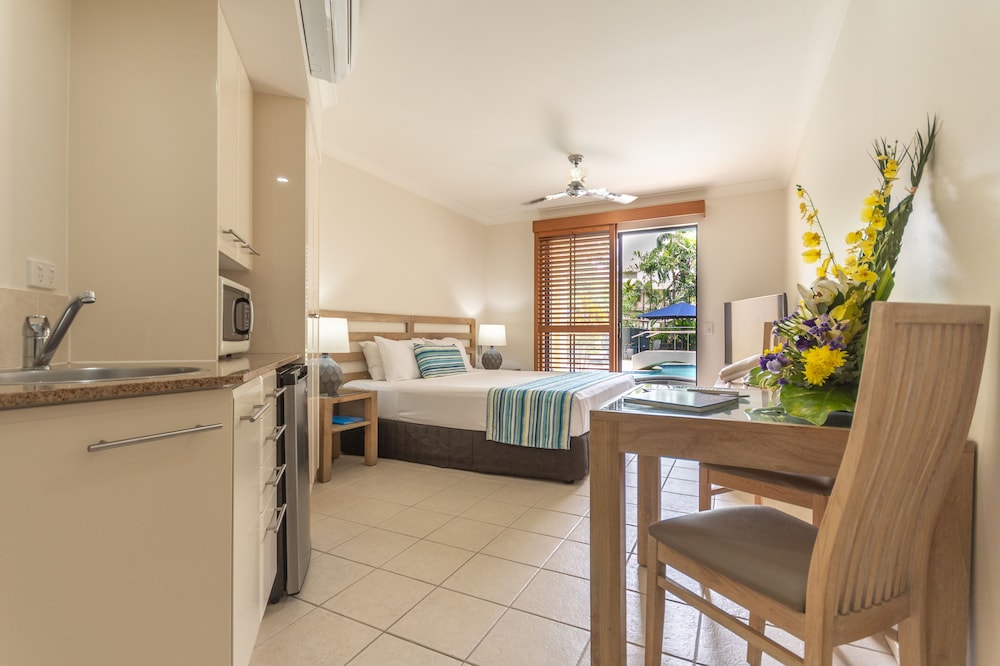 Meridian Port Douglas 51/70