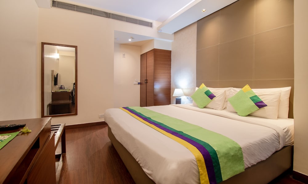 CABANA HOTEL 11/41