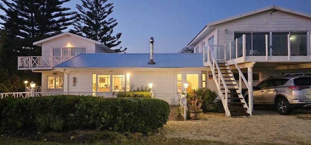 Brenton Beach House 3/50