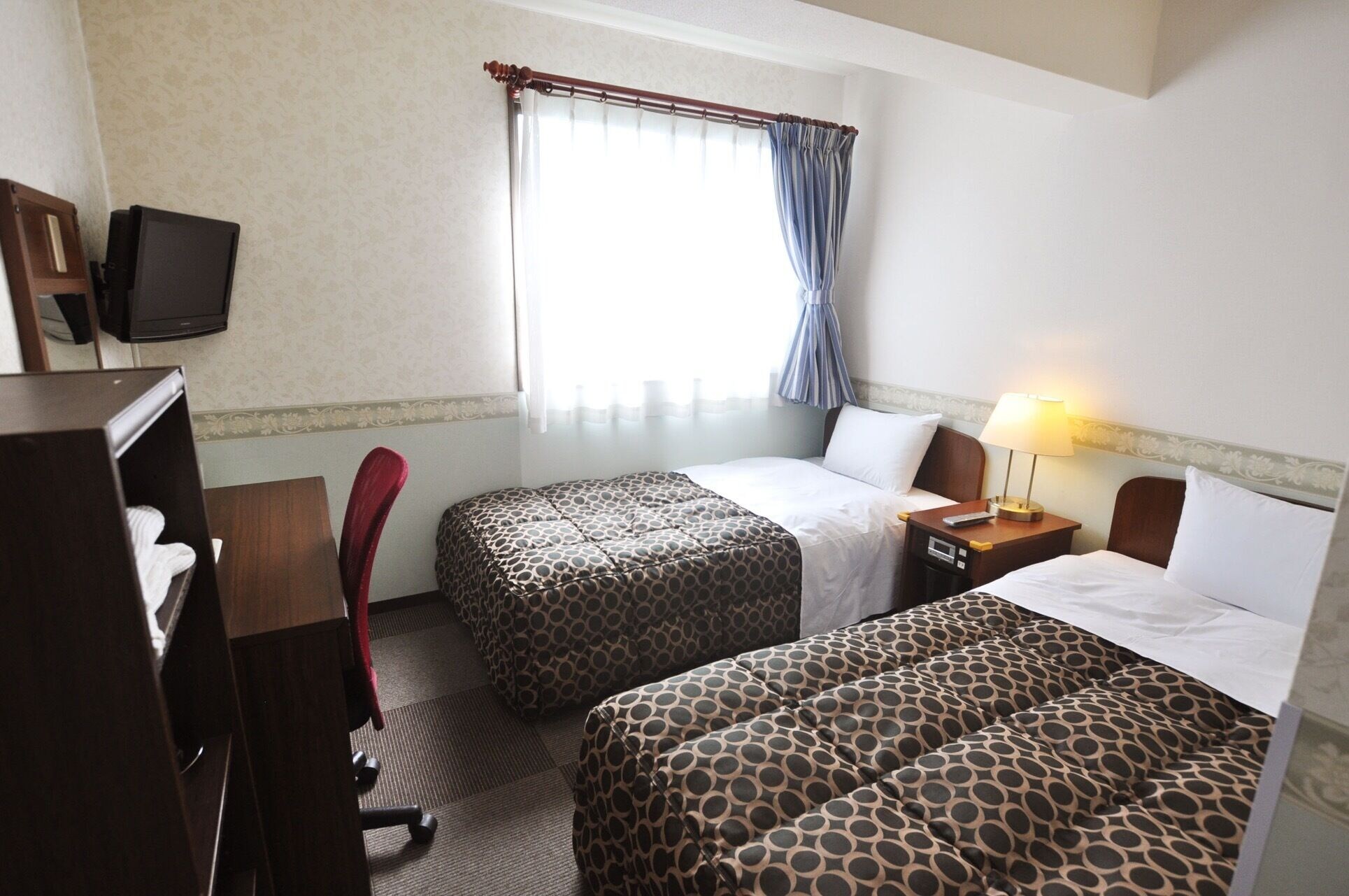 Room, Twin Beds, No Elevator