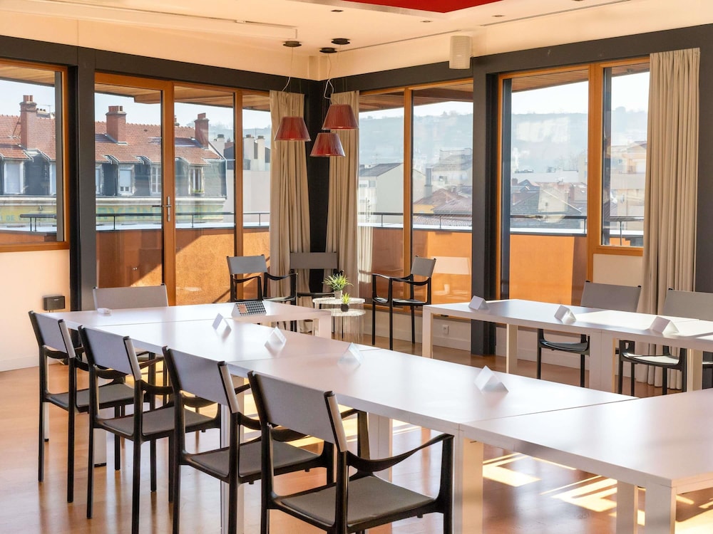 restaurant cafeteria