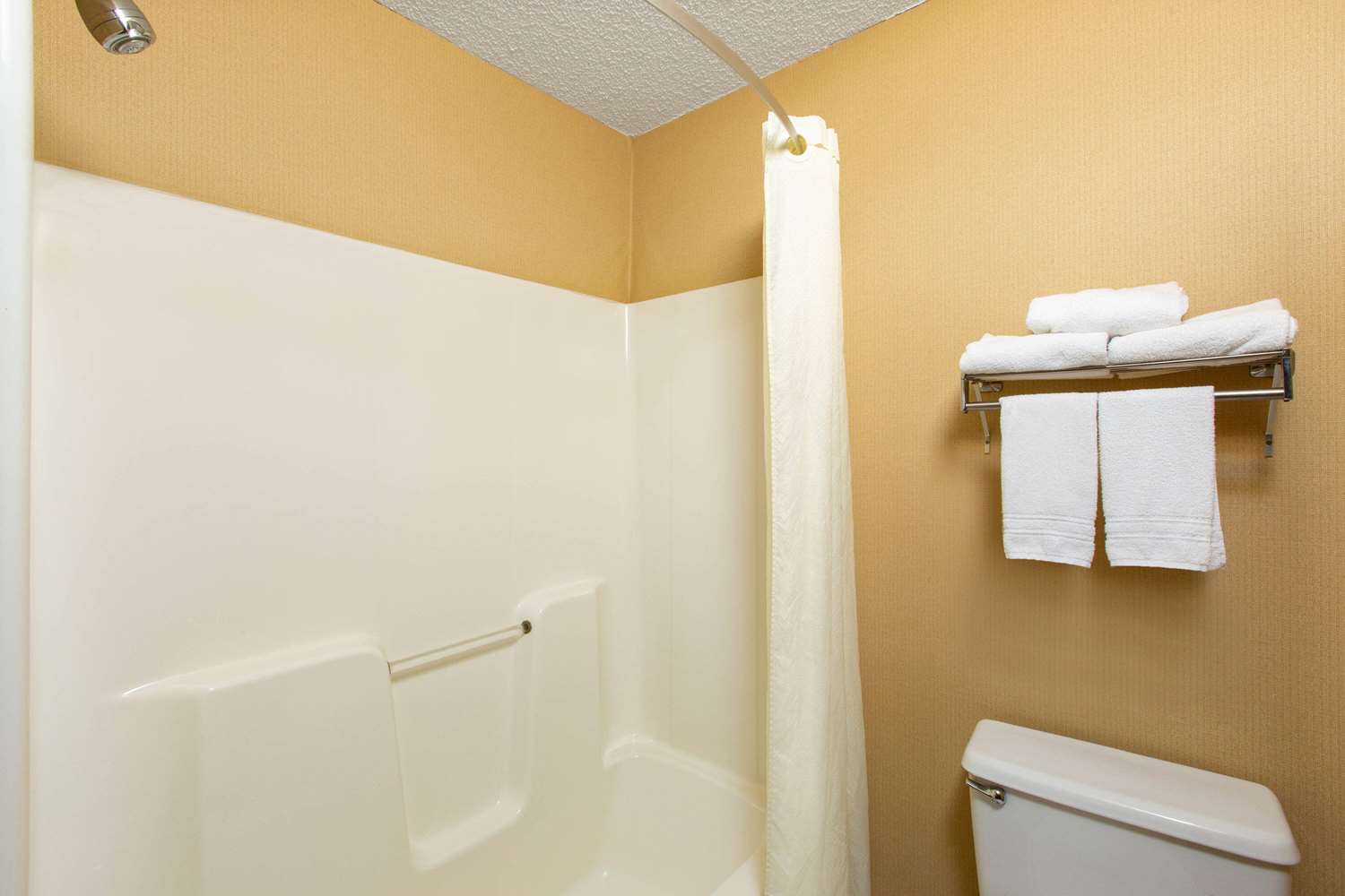 Super 8 By Wyndham Salina I-70 28/29