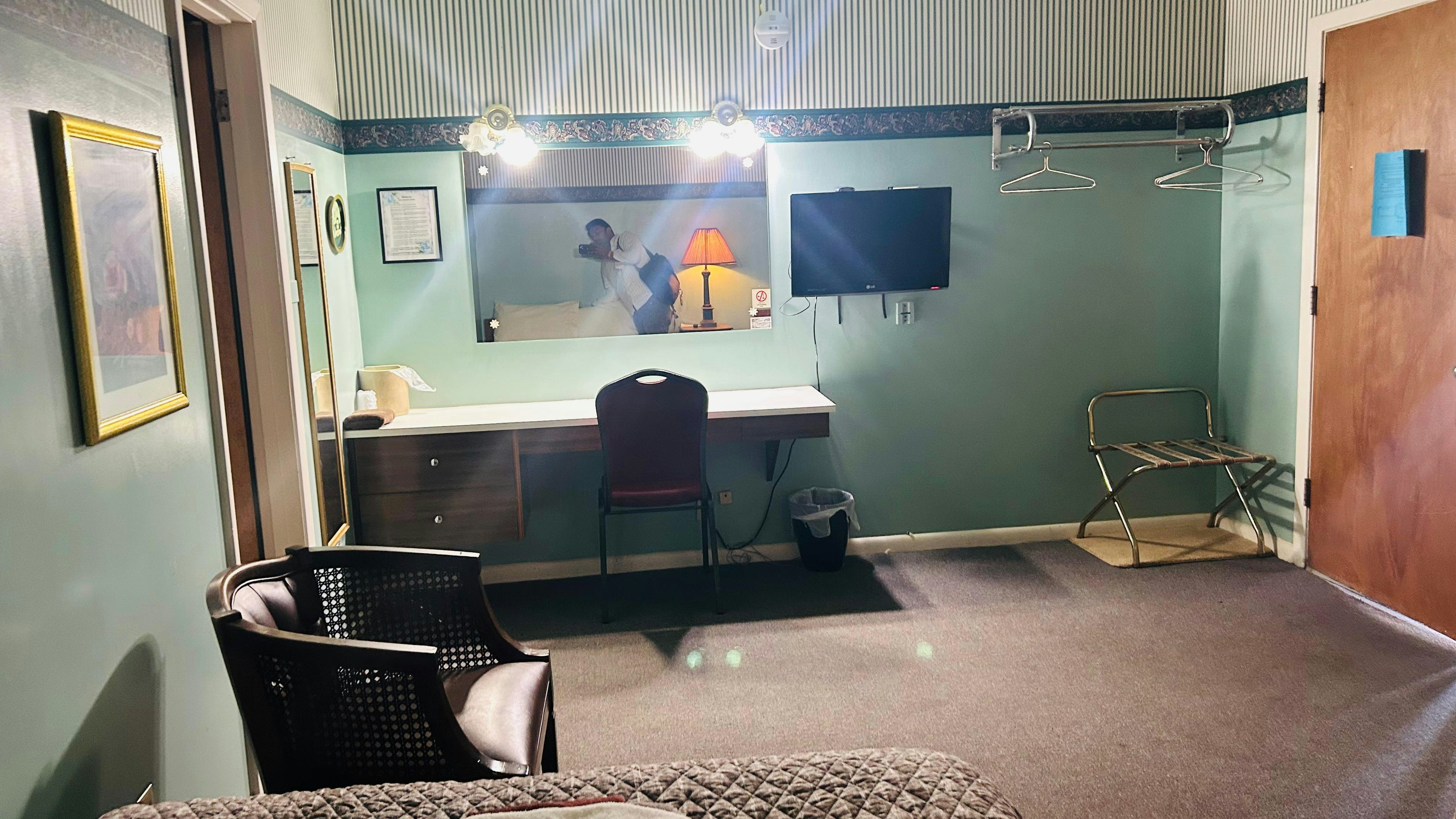 Victorian Inn Motel & Suites 48/48