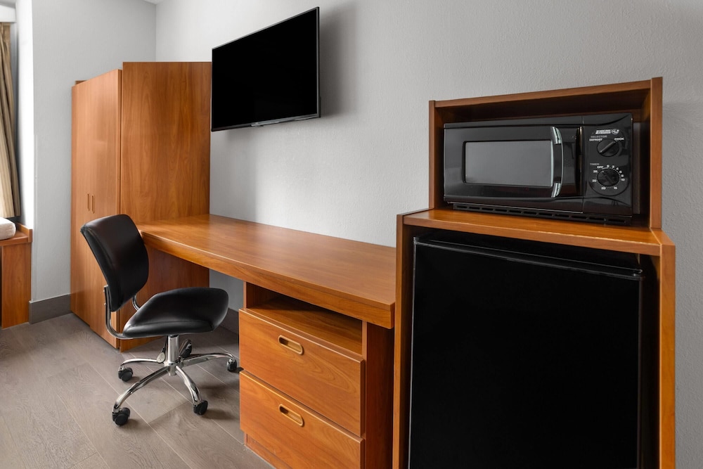 Microtel Inn Suites By Wyndham Albany Airport 32/49