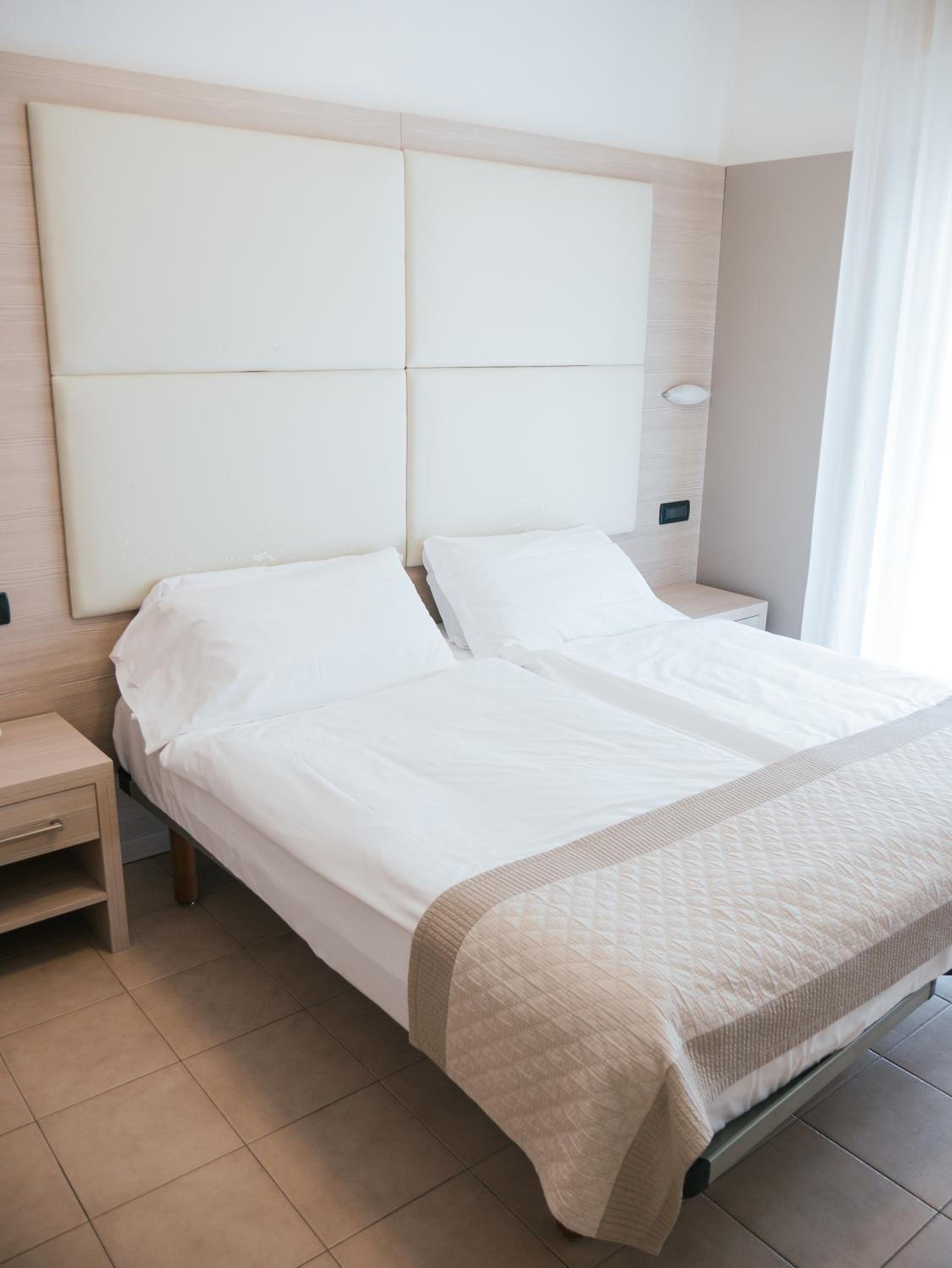 Hotel Bristol 10/50