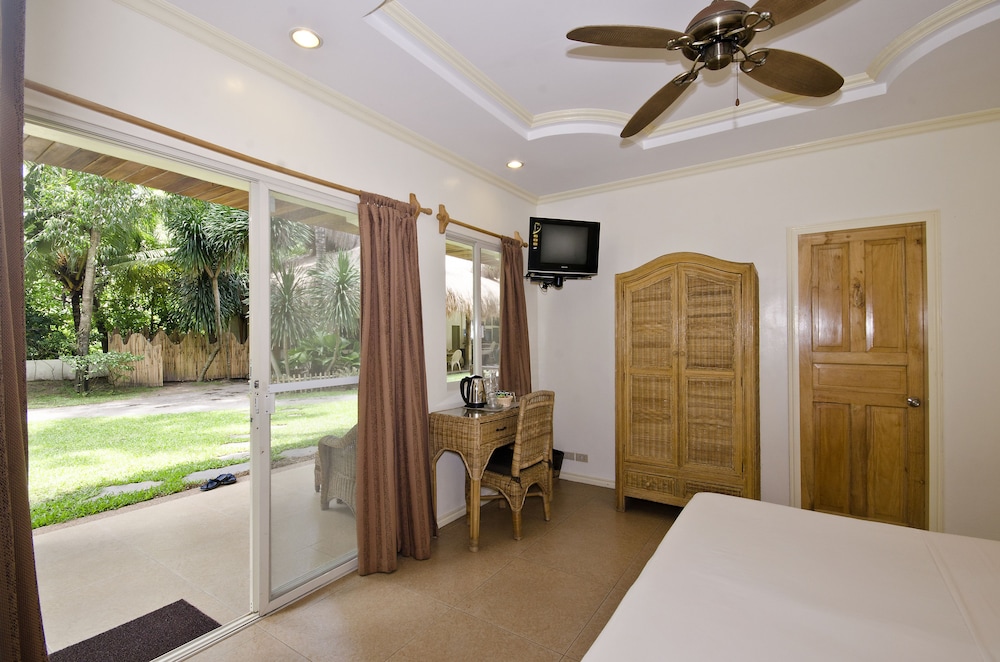 Mikes Dauin Beach Resort 32/70