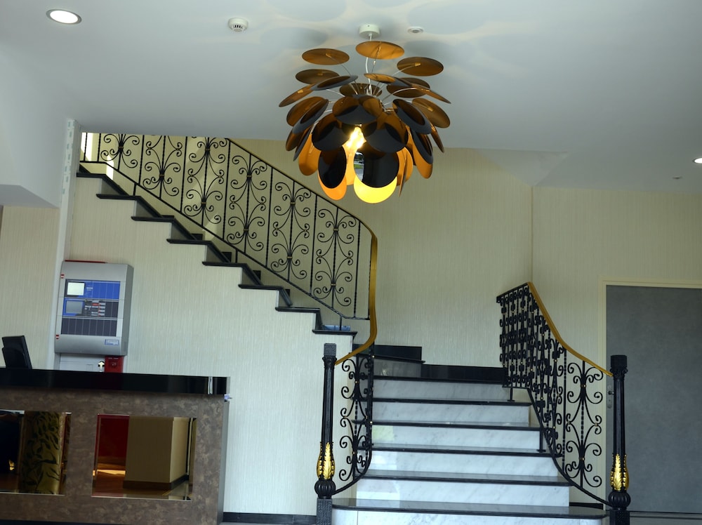 Le Grand Hotel 8/45