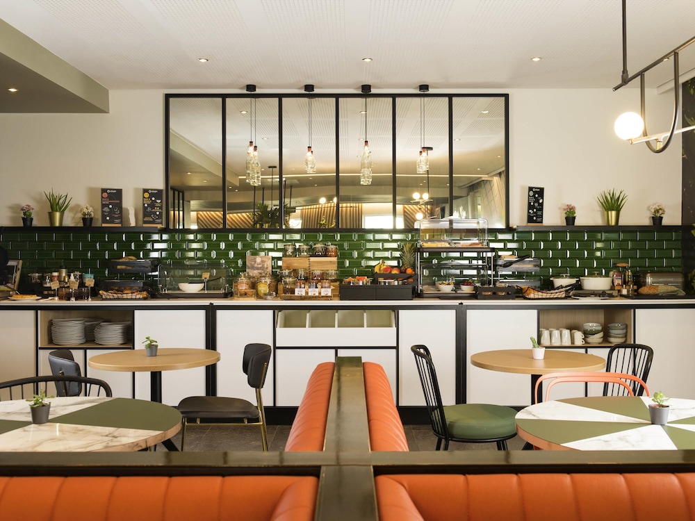 restaurant cafeteria