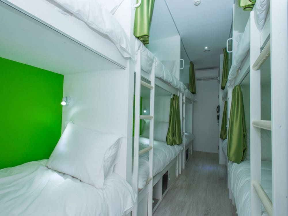 GOLDEN TRAM 242 LISBONNE HOSTEL 11/25