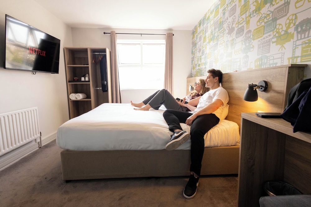 ROOM, DOUBLE BED