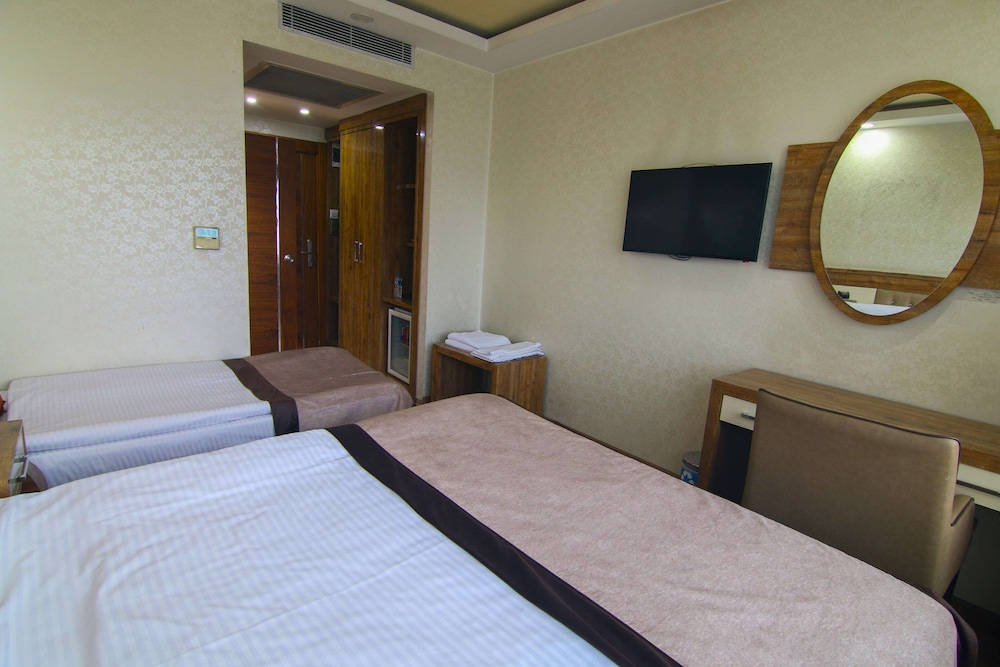 Grand Zara Hotel 24/49