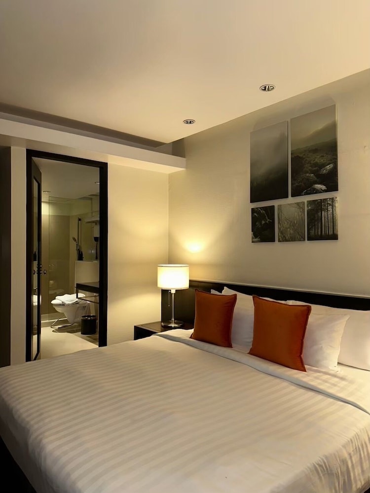 1 BEDROOM, PENTHOUSE SUITE