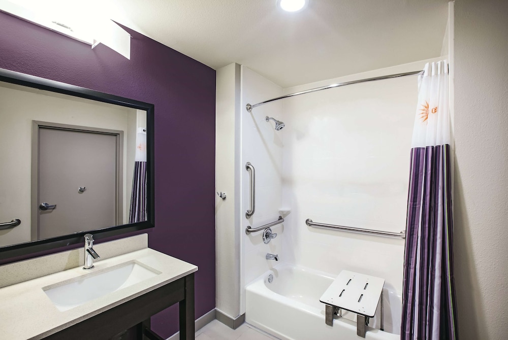 La Quinta Inn Suites By Wyndham Mcallen La Plaza Mall 16/62
