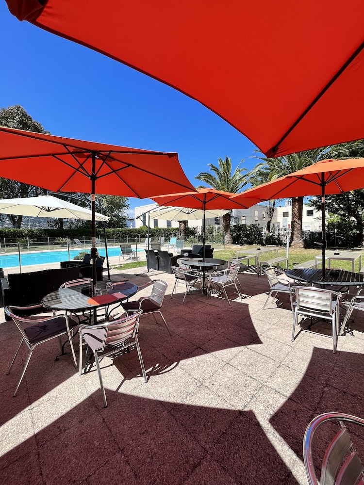 MERCURE CANNES MANDELIEU 49/60