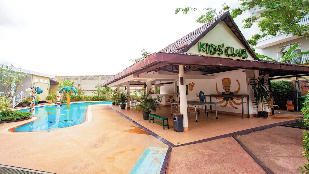 Cambodian Country Club 61/66