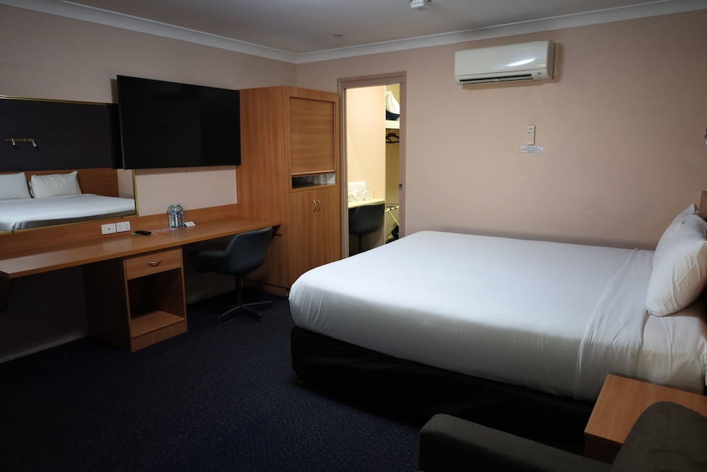 ROOM, DOUBLE BED