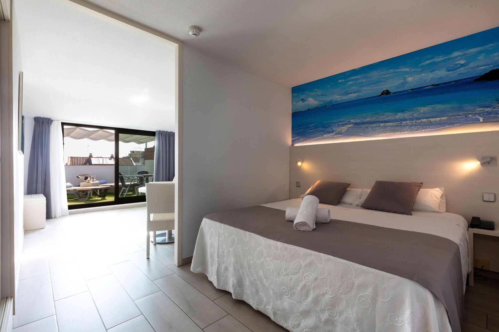 JUNIOR SUITE, SUPERIOR, DOUBLE BED, POOL VIEW, SOFA, TERRACE