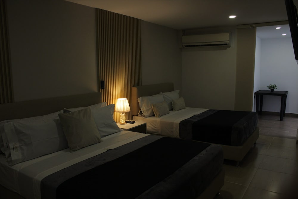 Naiot Hotel Boutique 30/38