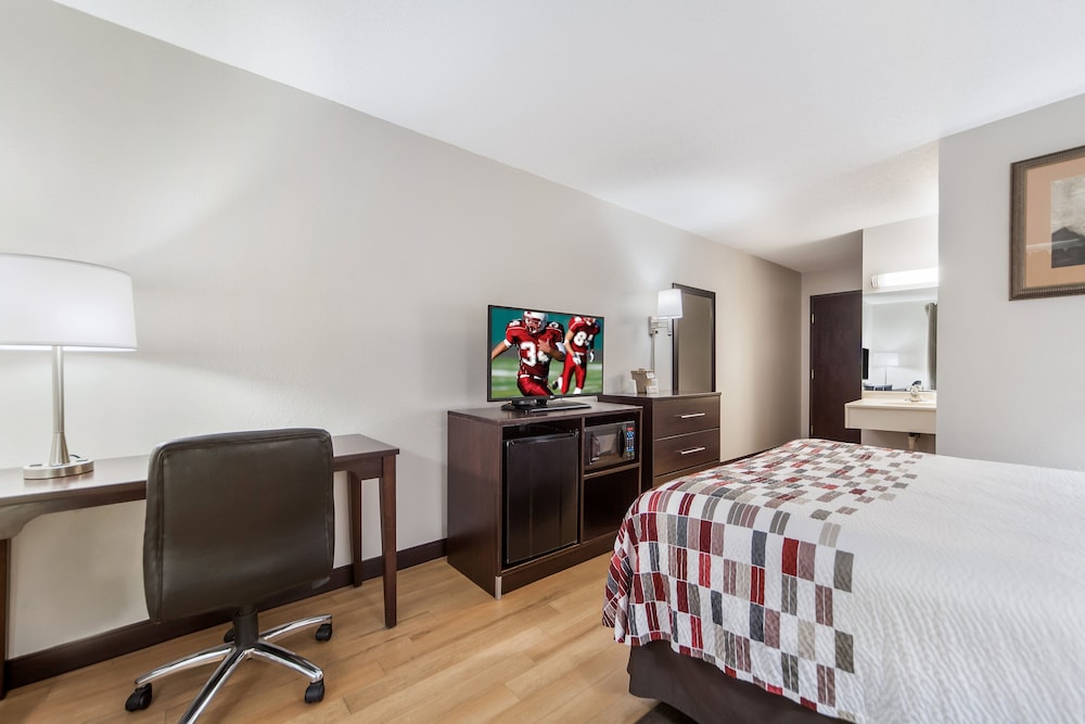 Red Roof Inn & Suites Omaha - Council Bluffs 18/47