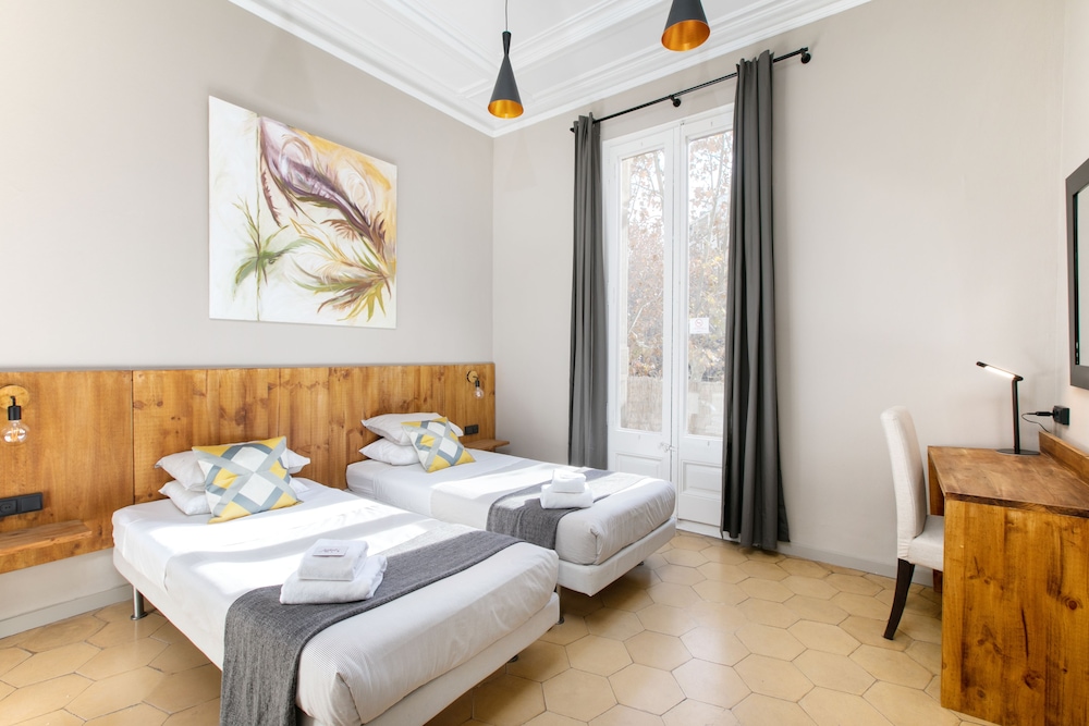 Jardinets Guest House 19/59