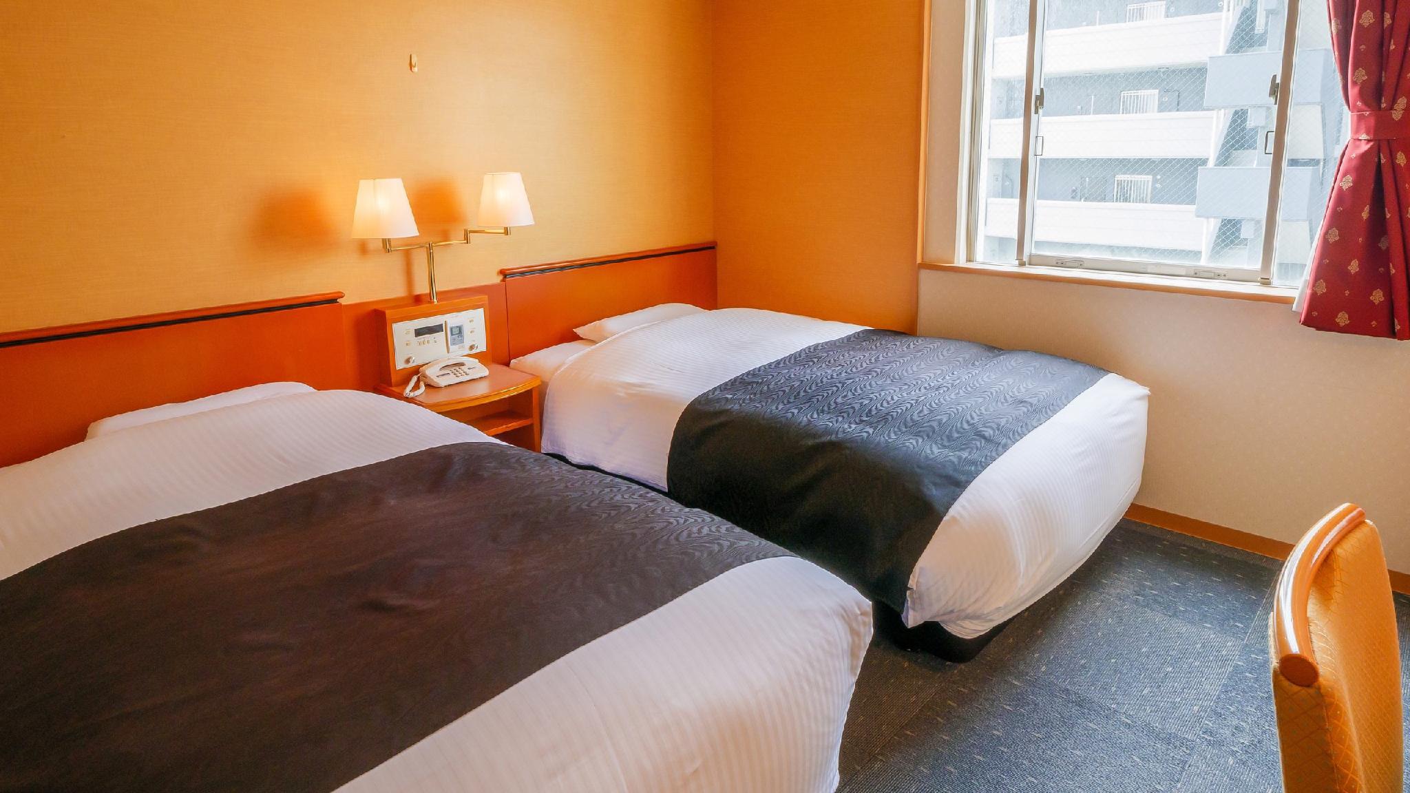Standard, Twin Beds, West Wing