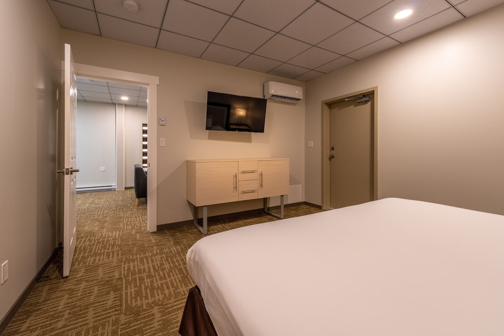 Efficiency, Suite, King Bed