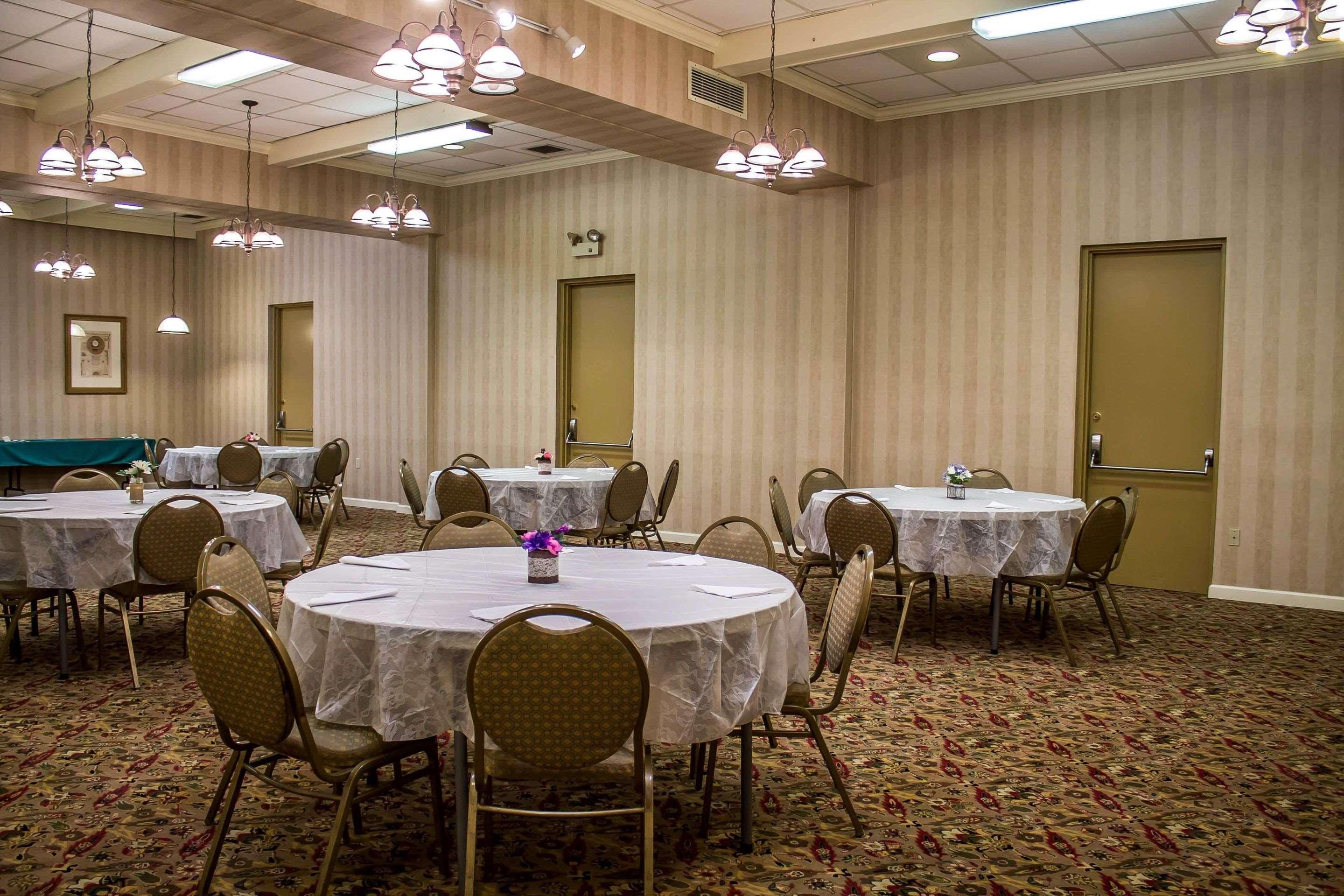 Rodeway Inn & Suites Youngstown 58/60
