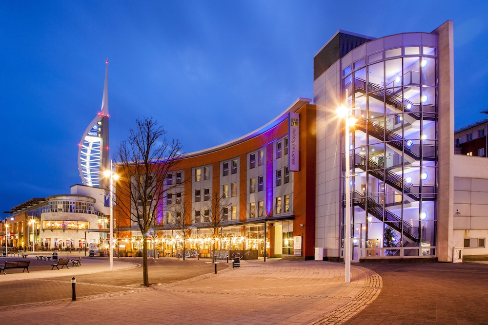 Holiday Inn Express Portsmouth Gunwharf Quays 5/56