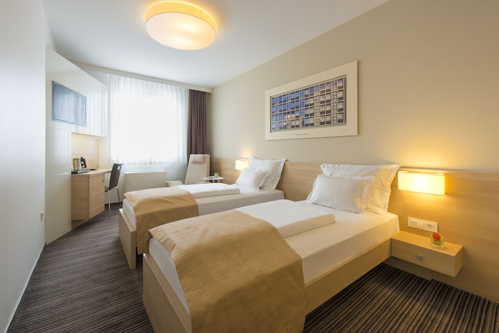 Ahotel Ljubljana 8/31