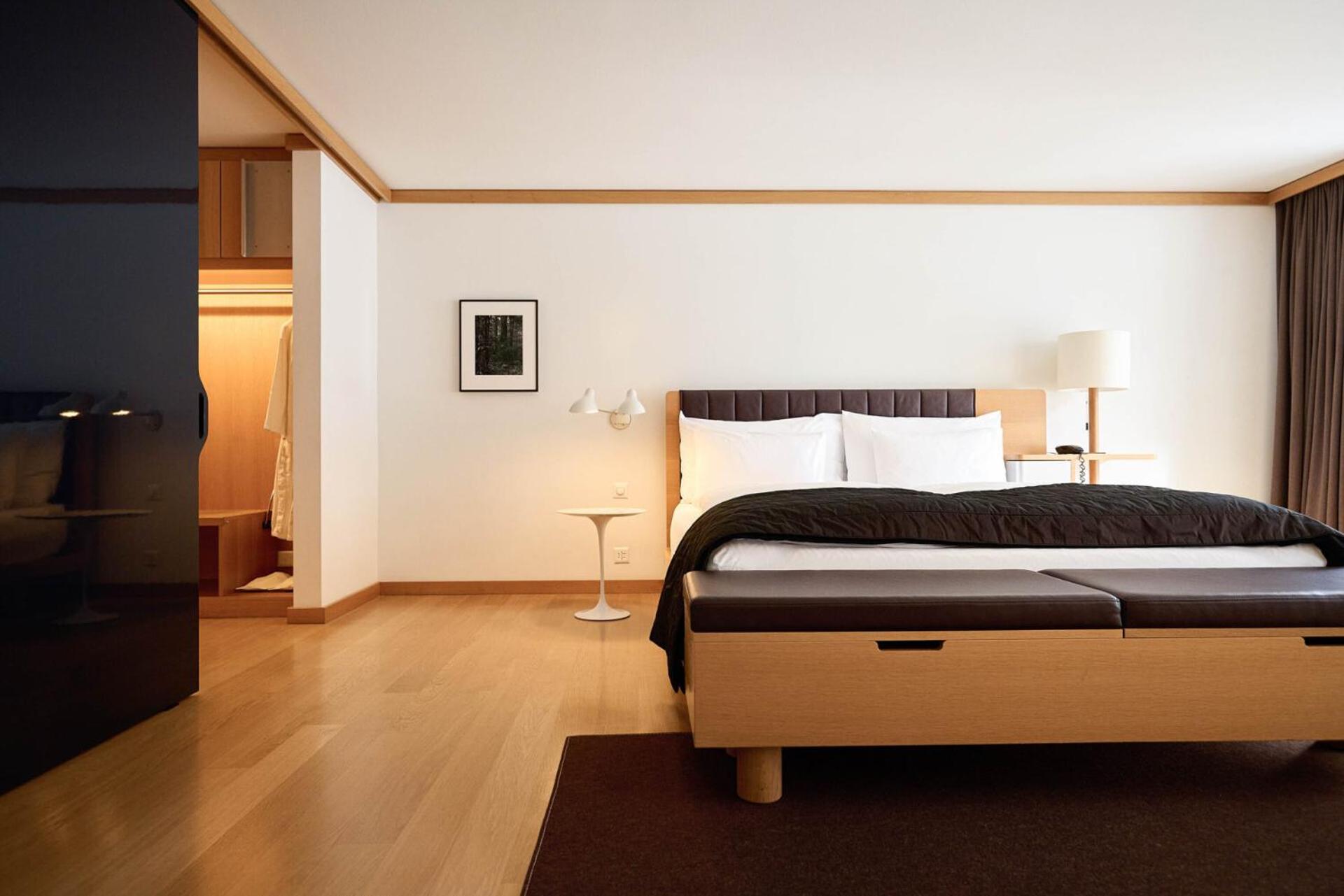 Village, Suite